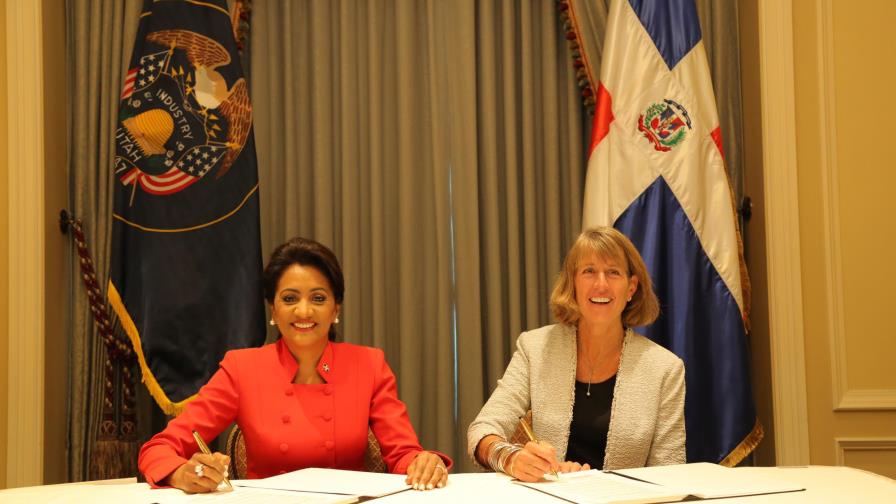 Primera Dama firma acuerdo de cooperación con Universidad de Utah 