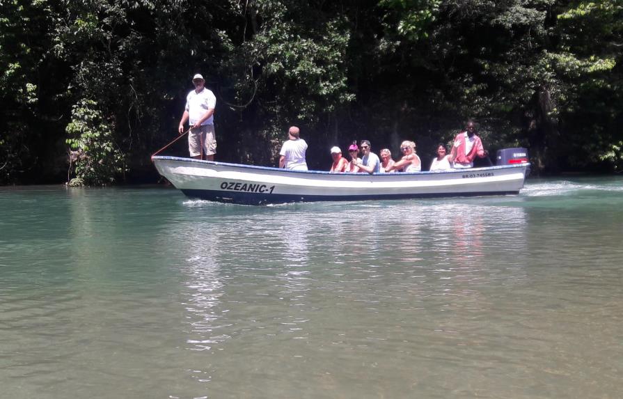 El Naranjo, un río navegable entre una caverna en Los Haitises