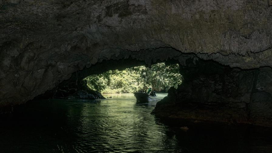 El Naranjo, un río navegable   en una caverna de Los Haitises