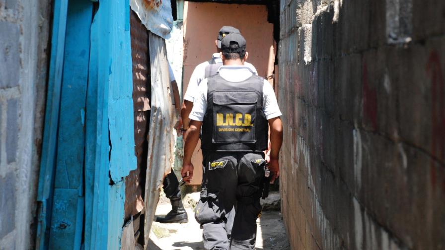 Buscan al presunto homicida de agente DNCD en Santiago