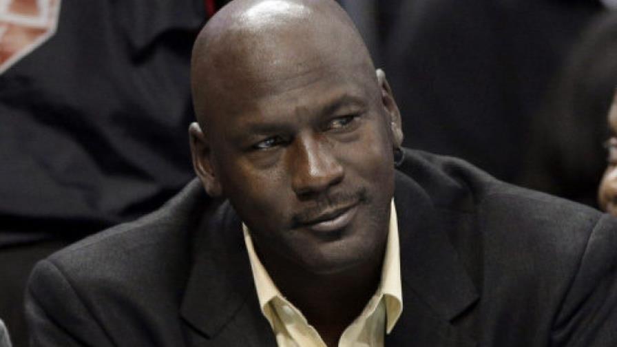 Michael Jordan ingresa a las Grandes Ligas como uno de los nuevos dueños de los Marlins Michael Jordan ingresa a las Grandes Ligas como uno de los nuevos dueños de los Marlins