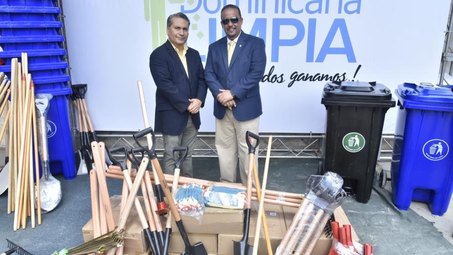 Cervecería Nacional Dominicana entrega equipos para ayuntamientos