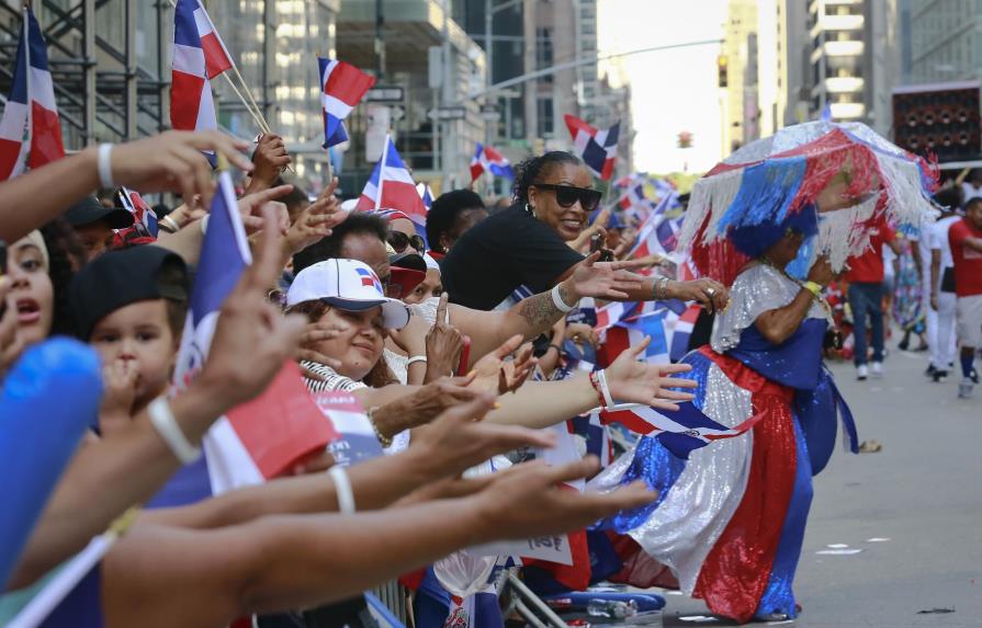 Parada dominicana llena de colorido a Nueva York