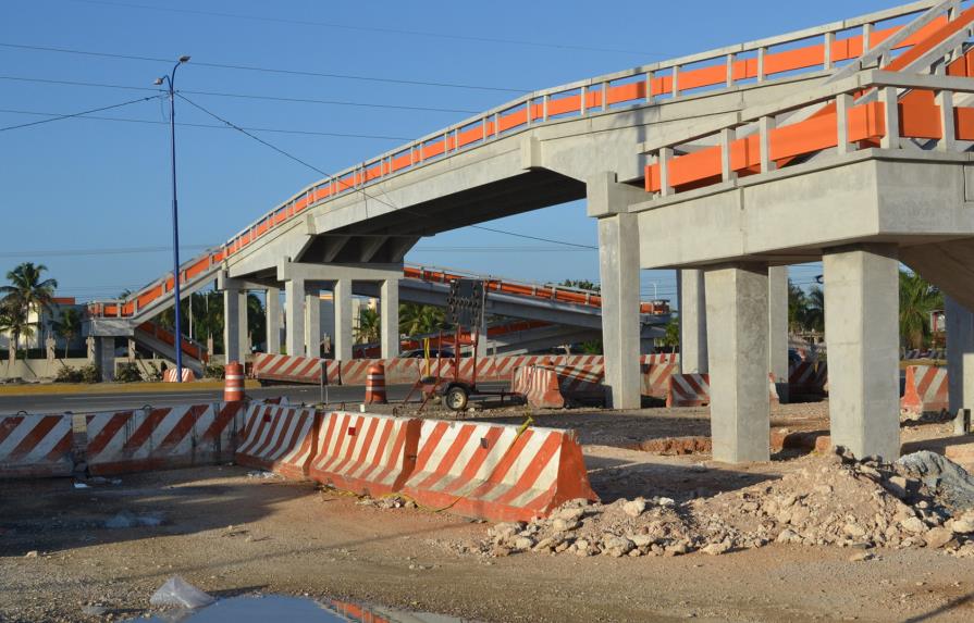 Obras Públicas abre al tránsito elevado Boca Chica 
