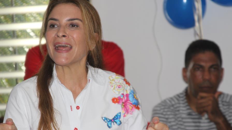 Carolina Mejía insta a jóvenes participar en la política 