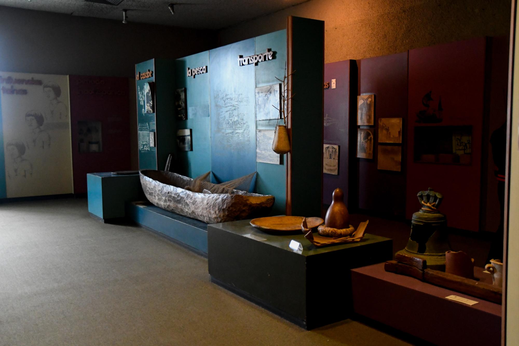 Otras piezas taínas en exhibición.