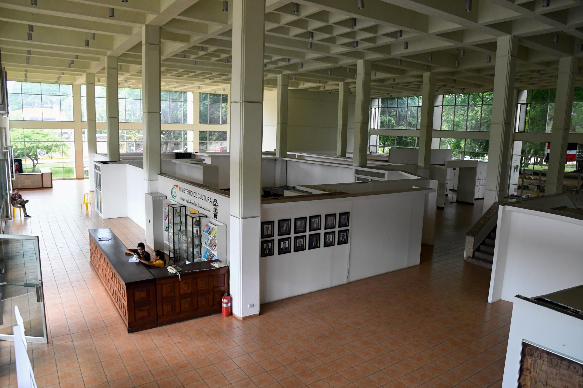 Vista del primer nivel de acceso al museo, utilizado para exposiciones temporales.