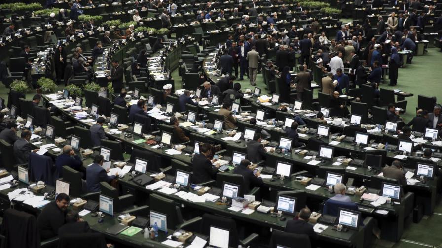 Irán aumenta gastos militares tras sanciones de EE.UU.