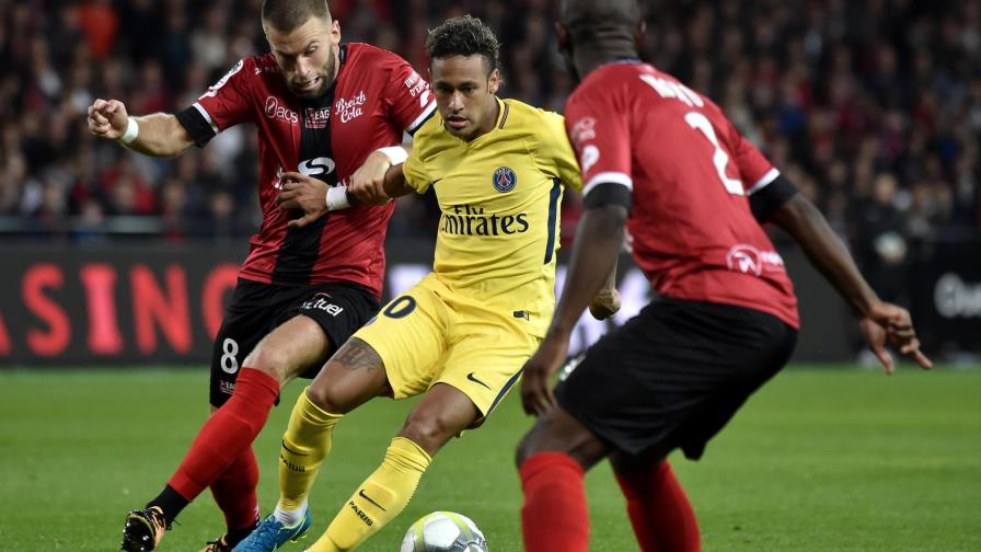 Neymar toma Guingamp en su estreno con el París Saint-Germain Neymar toma Guingamp en su estreno con el París Saint-Germain