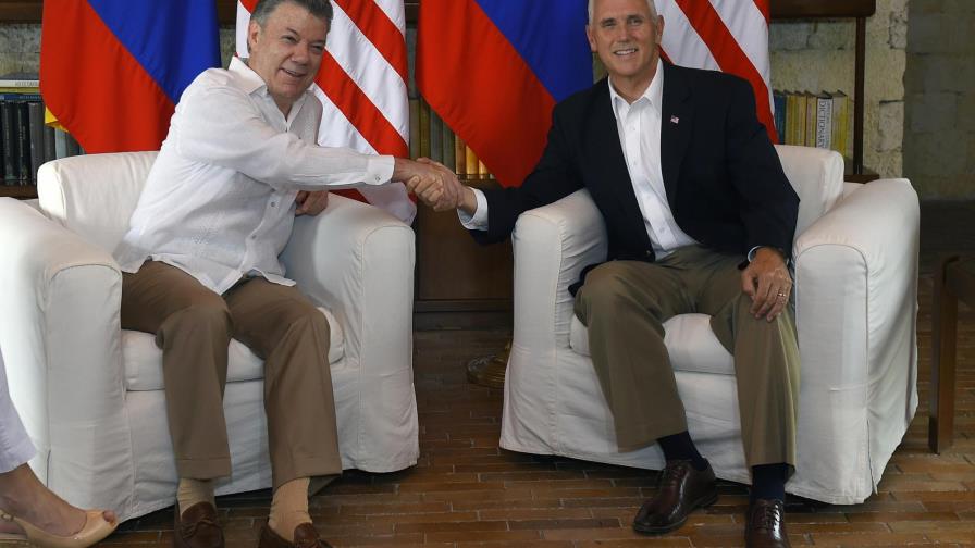 Santos pide a Pence que EE.UU. descarte una intervención militar en Venezuela
