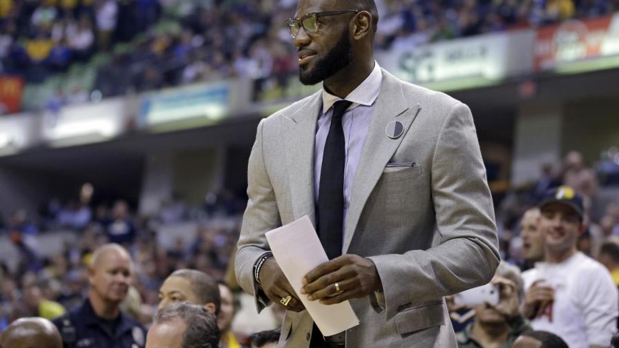 LeBron James lamenta incidentes en Charlottesville y critica a Trump LeBron James lamenta incidentes en Charlottesville y critica a Trump