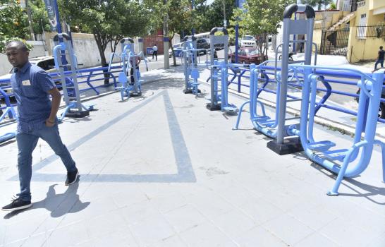David Collado entrega parque remozado en sector Los Ríos