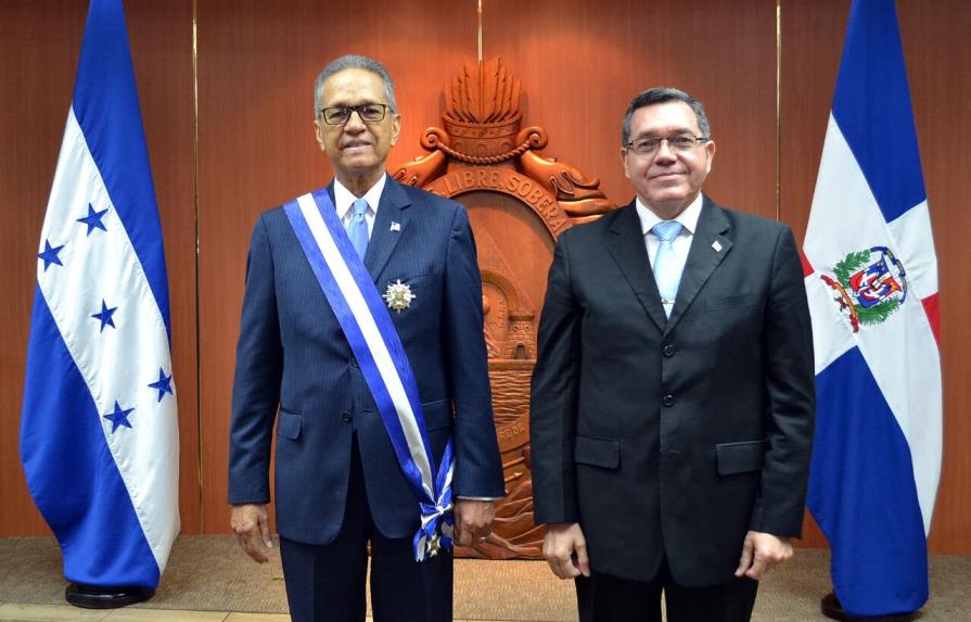 Honduras reconoce embajador dominicano