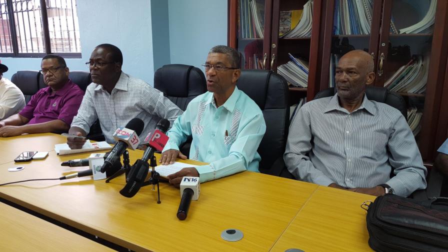 Denuncian supuesto abandono de trabajadores móviles en la República Dominicana 