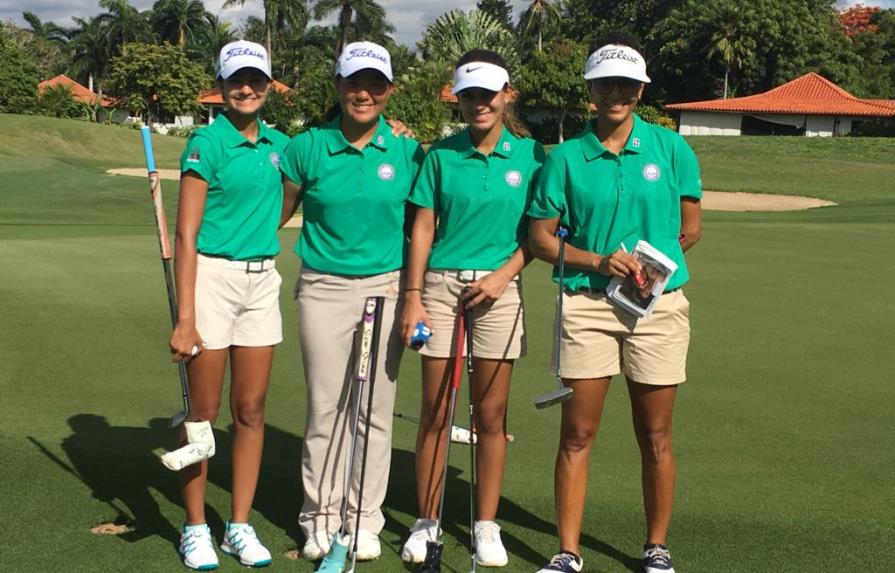 Karina Sánchez usa su veteranía para guiar a golfistas jóvenes de RD