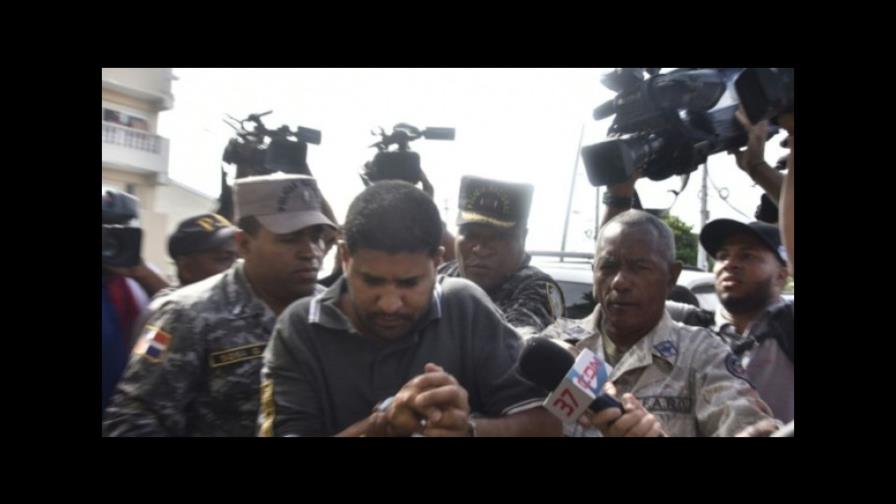 Trasladan a cárcel de Najayo al sacerdote acusado del asesinato de menor Trasladan a cárcel de Najayo al sacerdote acusado del asesinato de menor