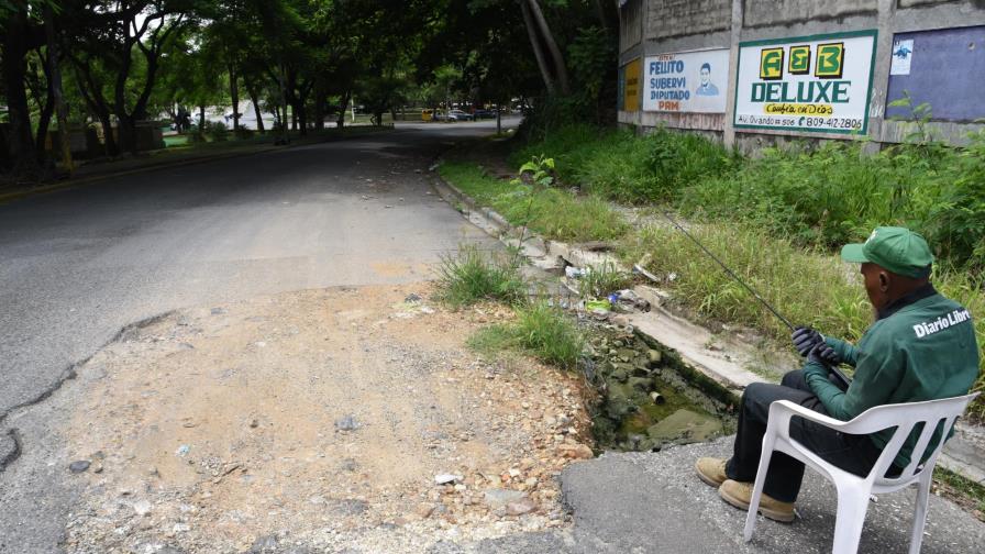 Tremendo boquete frente al Zoológico