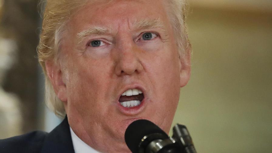 Trump vuelve a culpar a “los dos bandos” de los choques en Charlottesville Trump vuelve a culpar a “los dos bandos” de los choques en Charlottesville