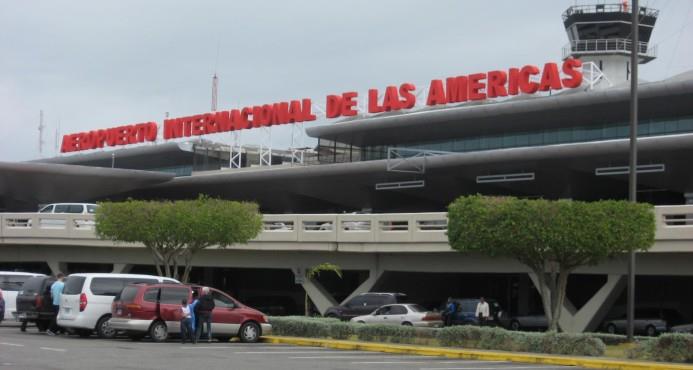 Bloquean ruta al aeropuerto de Las Américas en protesta por los apagones