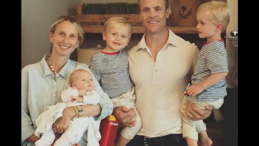 Mujer y sus tres hijos resultan heridos al caer árbol en NY 