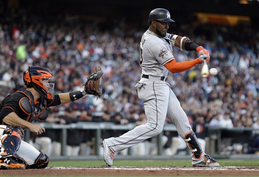 El dominicano Marcell Ozuna de 5-2 con una anotada en la derrota de los Marlins ante los Gigantes de San Francisco el 15 de agosto del 2016,