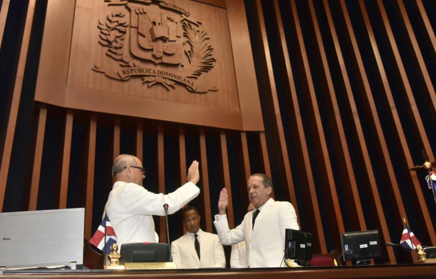 Senado confirma en la presidencia a Reinaldo Pared Pérez