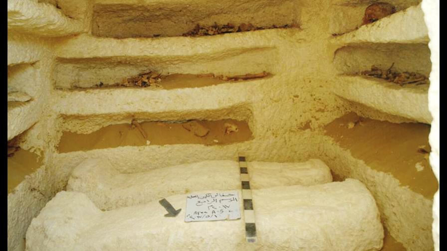 Arqueólogos egipcios encuentran tres tumbas milenarias Arqueólogos egipcios encuentran tres tumbas milenarias