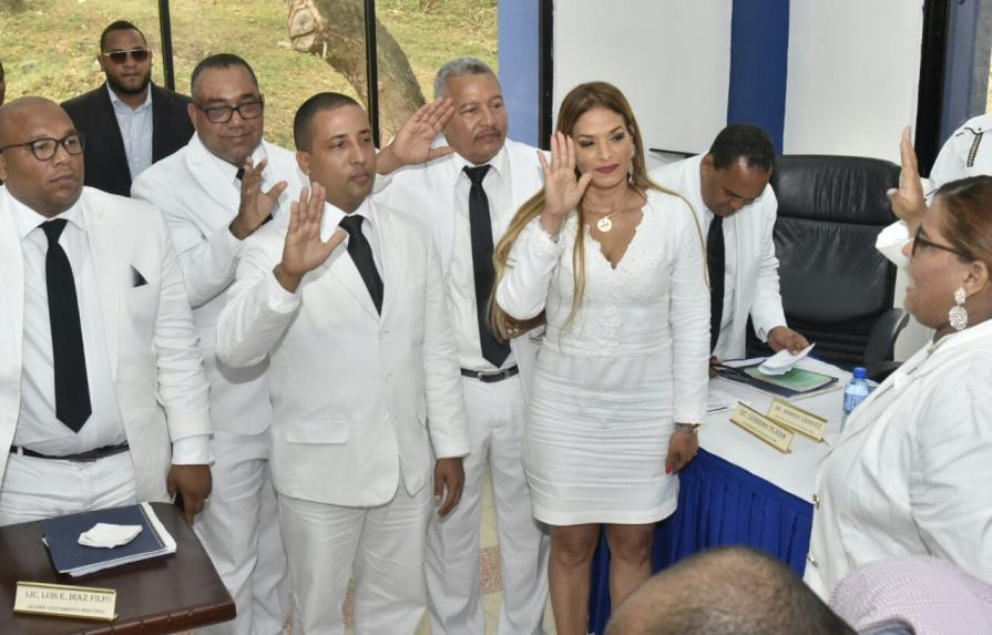 Santo Domingo Oeste elige sin incidentes bufete directivo; Peña resalta limpieza del municipio
