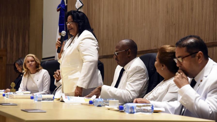 Las salas capitulares eligieron bufetes sin problemas, con acuerdos y regla de oro