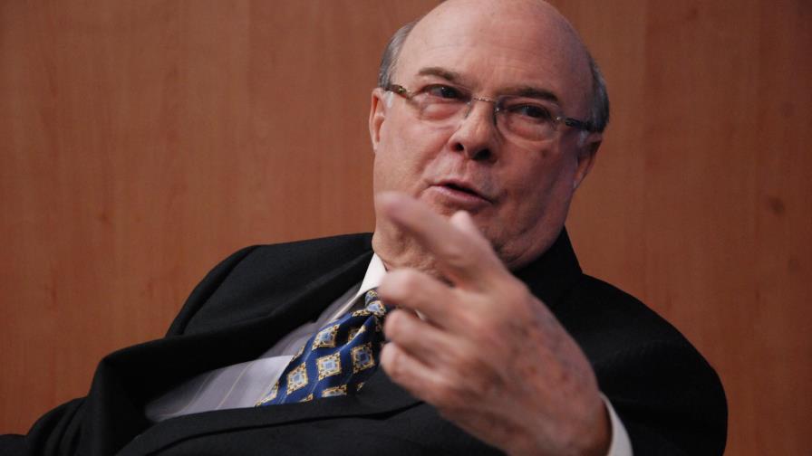 Mejía y Luis Abinader se vuelcan tras perredeístas Mejía y Luis Abinader se vuelcan tras perredeístas