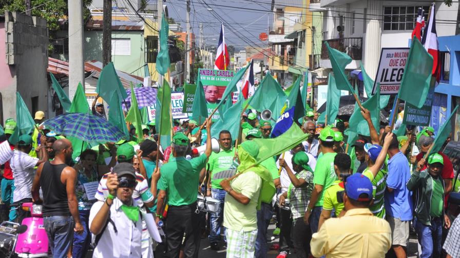 Marcha Verde se deja sentir en Moca y piden investigar a Carlos Amarante Baret Marcha Verde se deja sentir en Moca y piden investigar a Carlos Amarante Baret