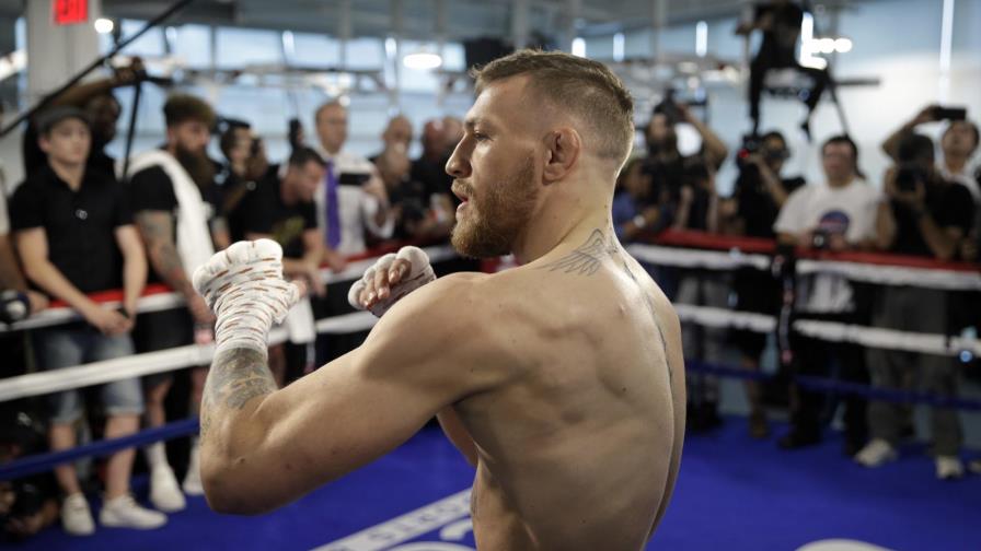 Mayweather y McGregor pelearán con guantes más pequeños