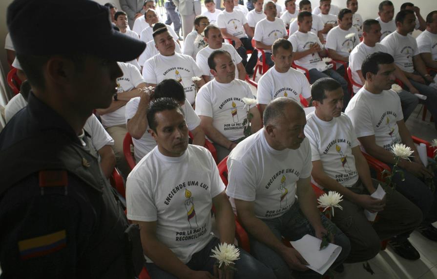 Colombia anuncia plan para proteger a 7,000 excombatientes de las FARC