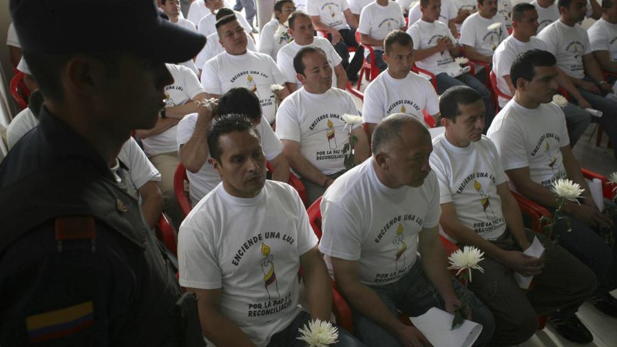 Colombia anuncia plan para proteger a 7,000 excombatientes de las FARC Colombia anuncia plan para proteger a 7,000 excombatientes de las FARC