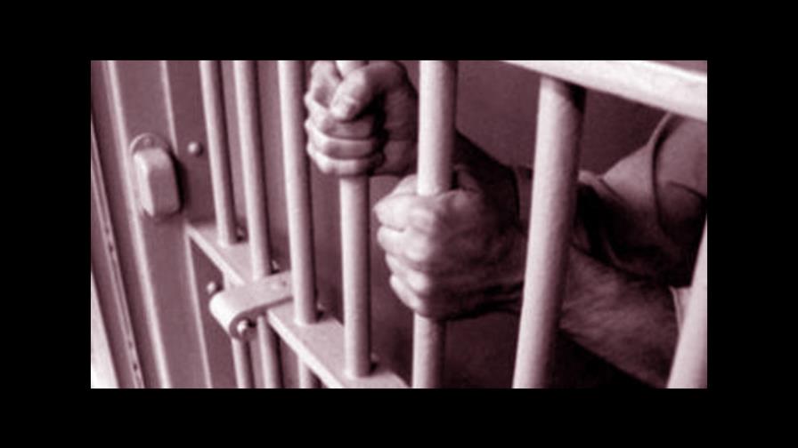 Al menos 37 muertos y 14 funcionarios heridos en toma de penal en Venezuela