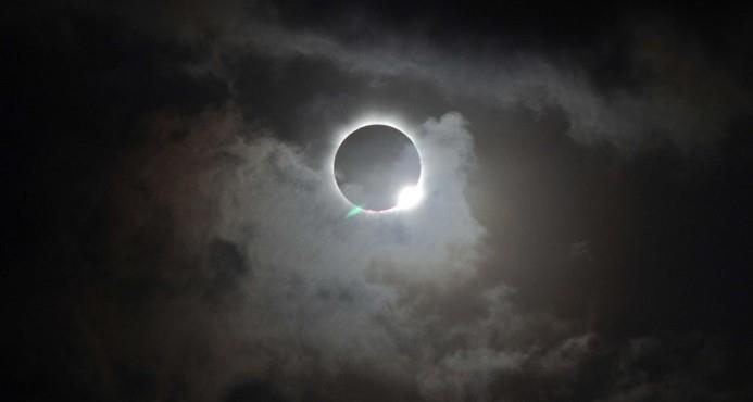 Se agotan las gafas especiales para ver el eclipse solar del lunes en EE.UU.