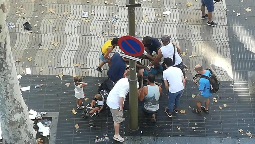 Furgoneta arrolla a varias personas en La Rambla de Barcelona