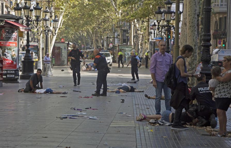 Sospechoso del ataque en Barcelona se atrinchera en restaurante de la zona