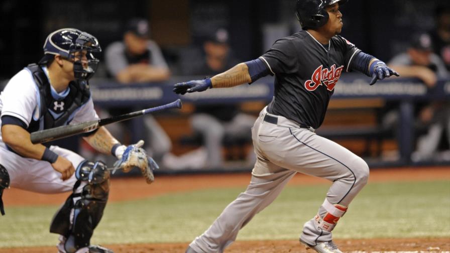 José Ramírez es golpeado por lanzamiento y sale del partido 