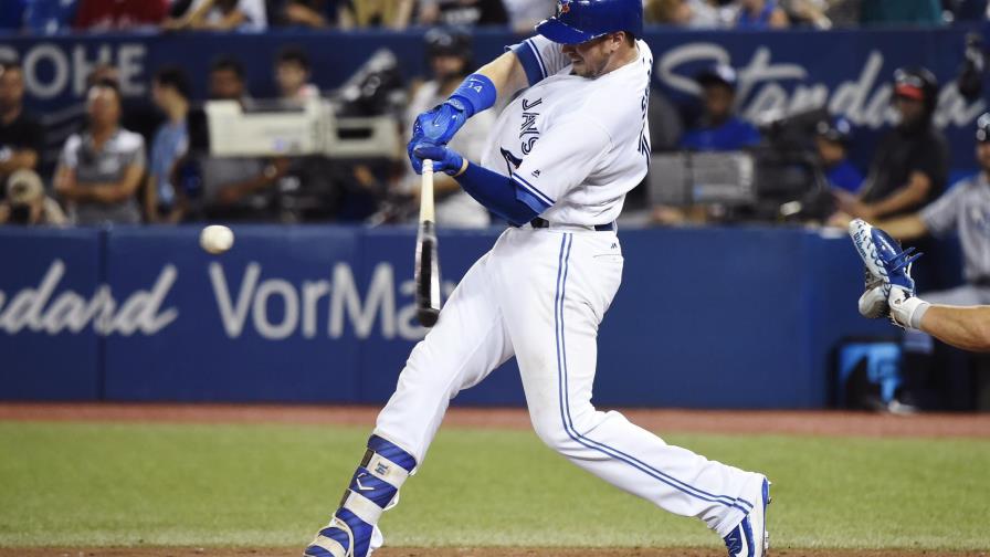 Justin Smoak rompe empate con jonrón y Azulejos vencen a Rays Justin Smoak rompe empate con jonrón y Azulejos vencen a Rays