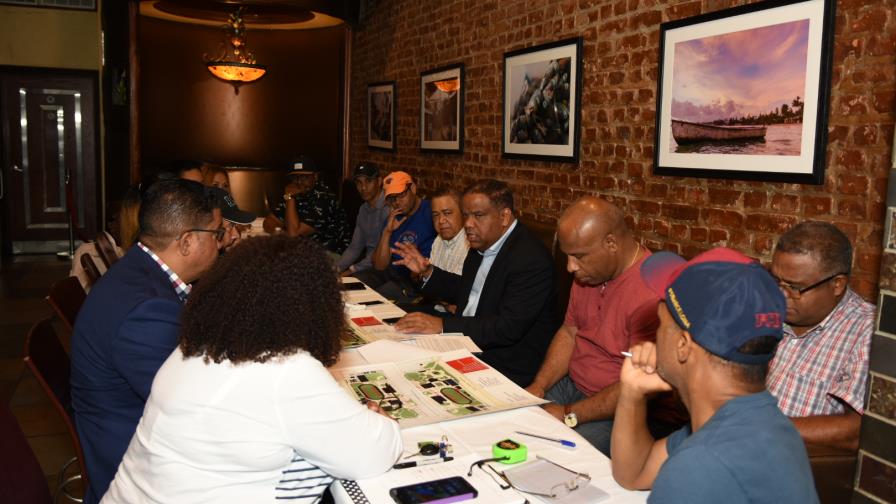 Félix Sánchez y Luis Felipe López portarán la antorcha previo a la inauguración hoy de los Juegos Patrios
