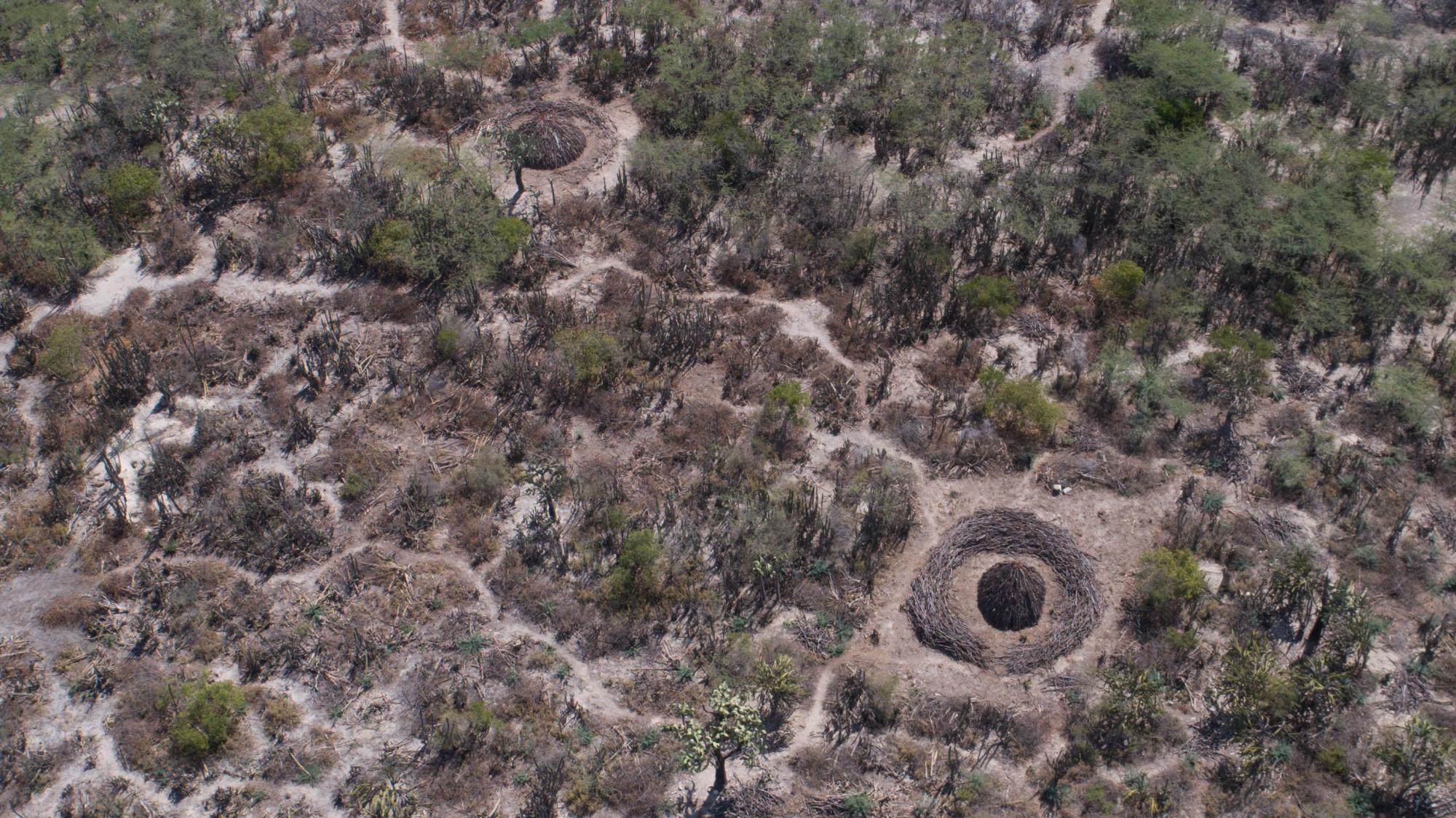 Dos hornos en proceso de construcción.