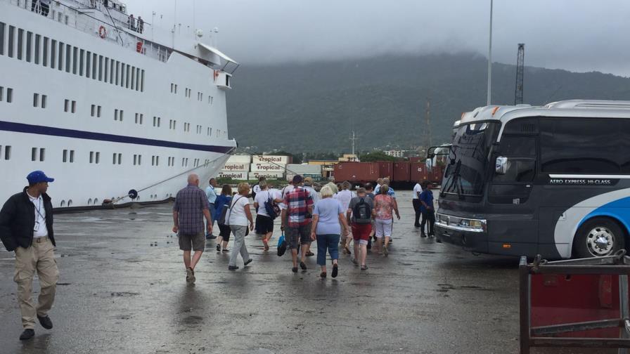 Miles de cruceristas dinamizan el comercio en Puerto Plata