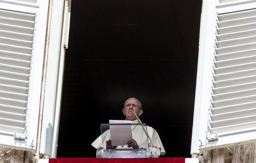 El papa pide “liberar al mundo” de la “violencia inhumana” del terrorismo