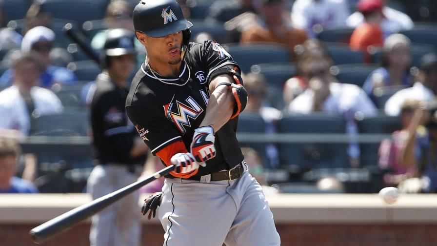 Stanton llega a 45 vuelacercas; Marlins vencen a Mets 