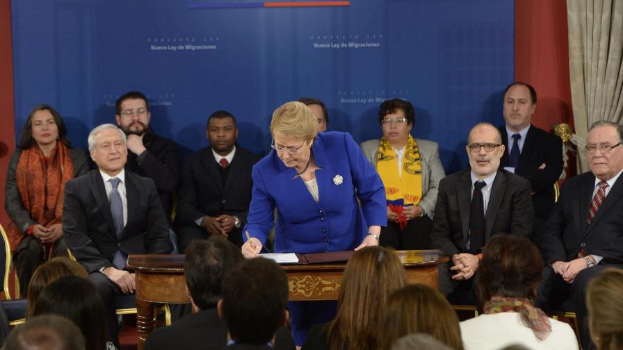Miles protestan en Chile a horas de que el Gobierno presente ley migratoria Miles protestan en Chile a horas de que el Gobierno presente ley migratoria