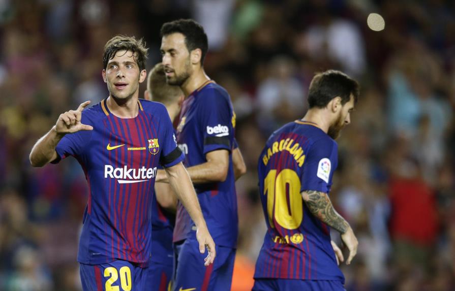 Barcelona recuerda a víctimas de los atentados en su primer partido de la Liga de España