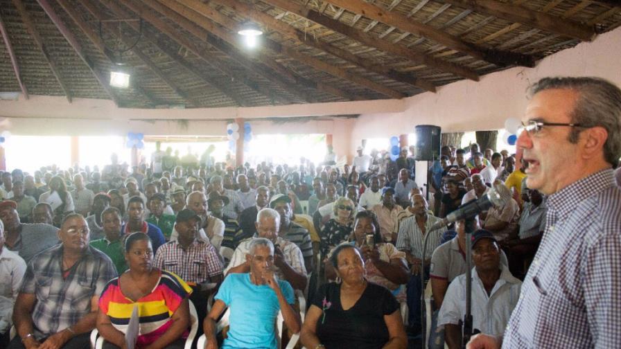 Abinader impulsa registro de militantes durante encuentro en Barahona