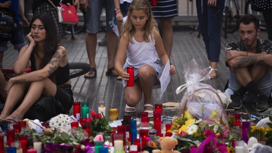 Policía española busca a sospechosos del ataque en Barcelona Policía española busca a sospechosos del ataque en Barcelona