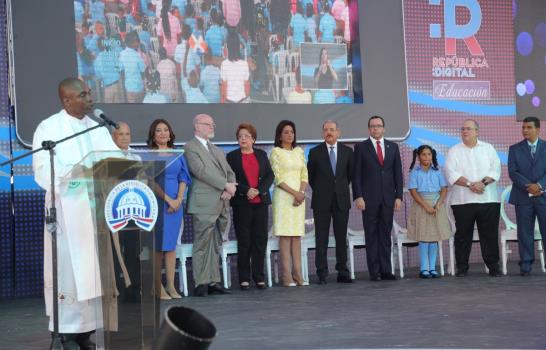 Presidente Medina deja iniciado el año escolar 2017-2018